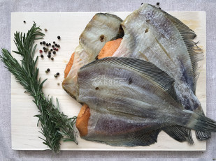 Королевский полосатик: Камбала камчатская вяленая с икрой