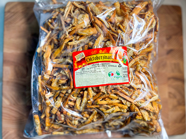 Нитка ЖАРЕНАЯ "Чеснок с зеленью" Oktobersnack 1 кг (сырный продукт) в Арзамасе