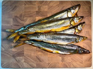 Мучные полоски ОРАНЖЕВЫЕ со вкусом говядины 76 гр: Корюшка Х/К ГОСТ (крупная)